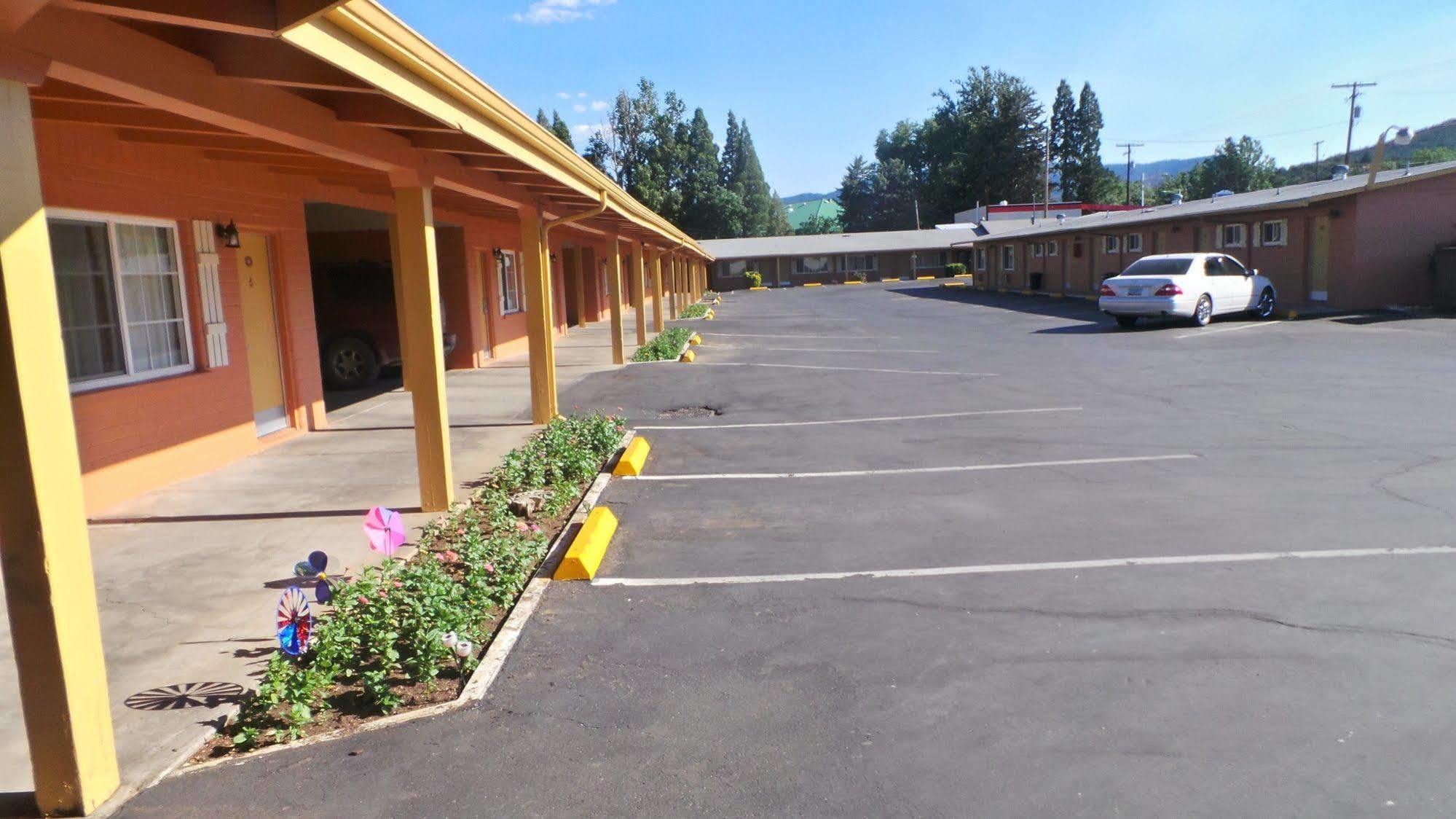 Relax Inn Yreka Ngoại thất bức ảnh